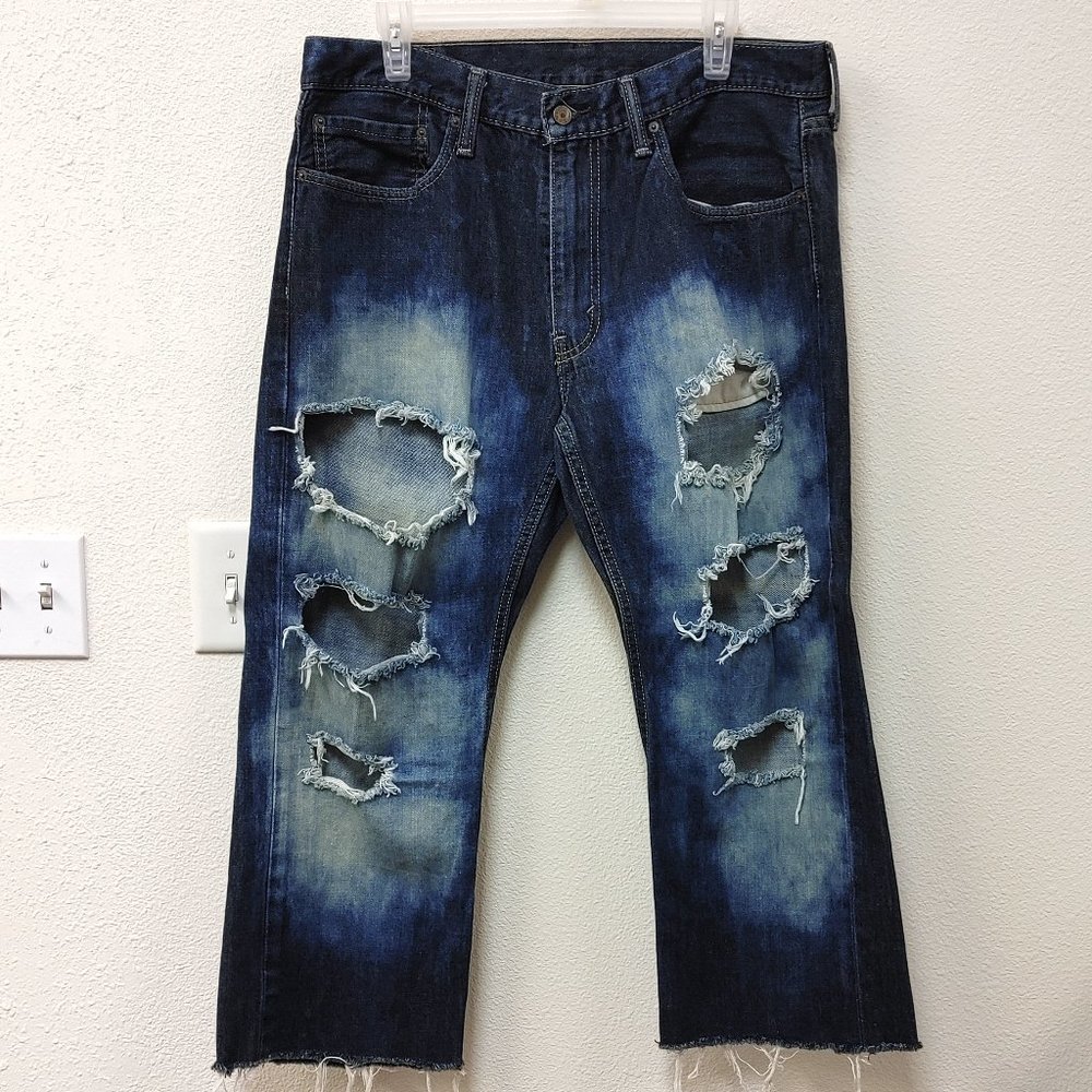 LEVI'S 559 36/30 ( CUT OFF AT 23") DISTRESSED/BLEACHED MENS JEANS